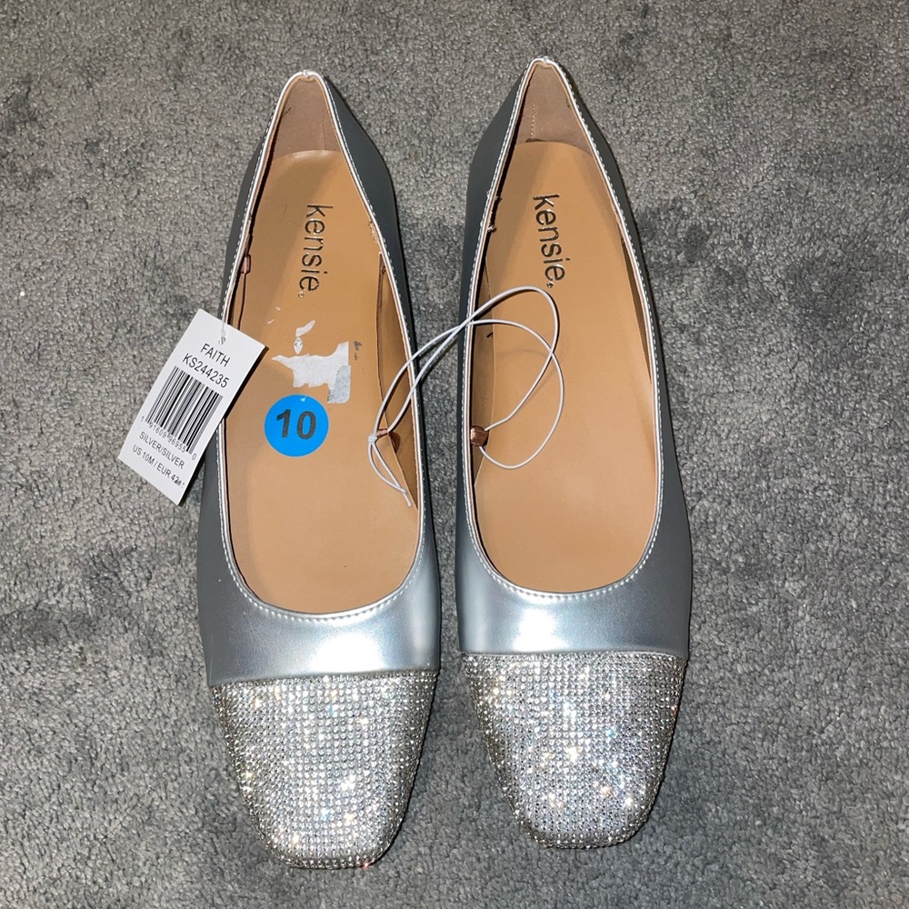 NWT Kensie Silver Studded Rhinestone Flats Size 6.5, 10